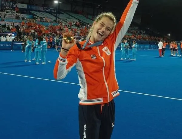 Yibbi Jansen is niet alleen in een hockey-outfit een wereldtopper, maar ook in bikini (foto's)