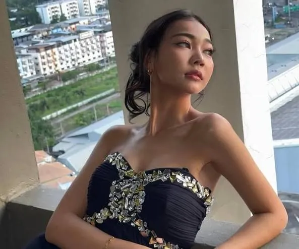 Verkiezing Miss Thailand gaat plots viraal nadat... de (valse) tanden van een deelneemster uitvallen (video)