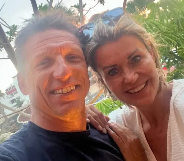 Virginie, de vrouw van Wesley Sonck, pakt uit met snikhete bikinifoto's: "Niemand spreekt nog over Amy!"