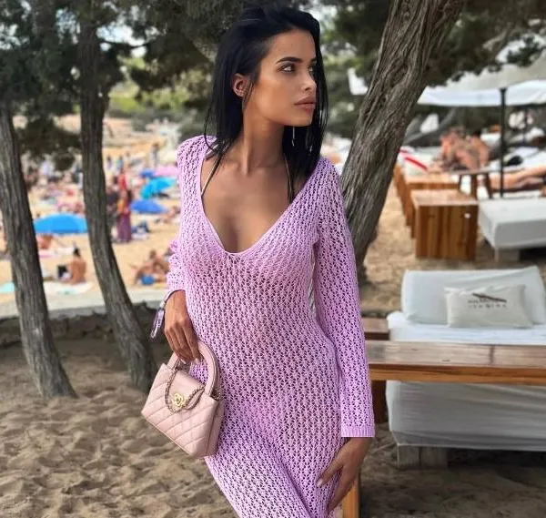 'Real Housewife' Julie die poseert in lingerie... dat is verdomd fascinerend om naar te kijken