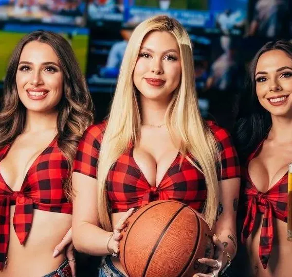 Van de serie Twin Peaks waren we al fan, van de sportbar / restaurant nu ook! En dat komt vooral door het personeel... (foto's)