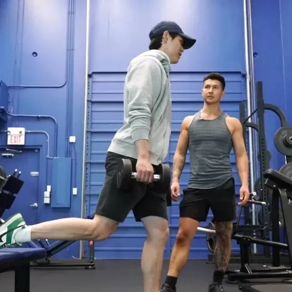 Eentje gebruikt 100 dagen steroïden, de ander traint puur: de resultaten zijn werkelijk hallucinant!