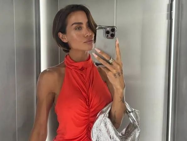 Jamie Vaes staat onder de douche... en wij mogen gewoon gezellig even meekijken (video)