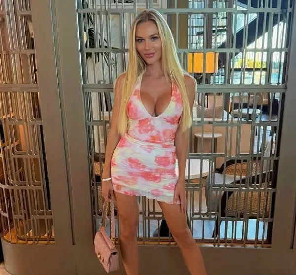 Een gênante onenightstand en hete lingeriekiekjes: blonde bom Dasha is sowieso spektakel gegarandeerd!