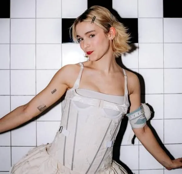 Het is gedaan met 'braaf' zijn bij Pommelien Thijs: "Soms denk ik dat we allemaal f*cked zijn!"