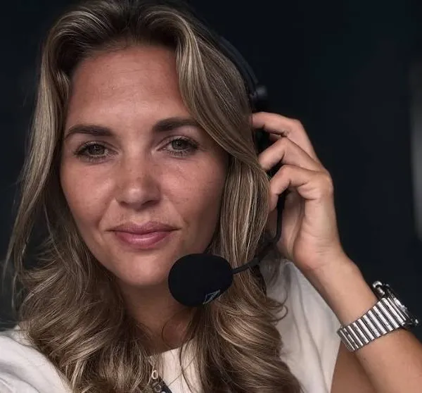 Sporza-commentator Ine Beyen 'mooiste vrouw van België' genoemd na heerlijke fotoshoot