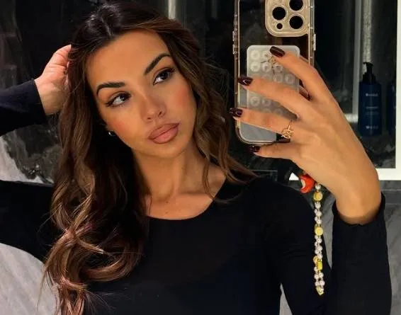 Giada trekt een bikini aan en toont waarom ze al lang een van onze favoriete dj's is (foto's)