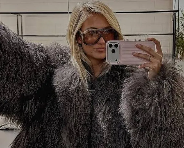 Celine Van Ouytsel poseert in haar ondergoed en volgers zijn het eens: "Knapste Miss België ooit!"