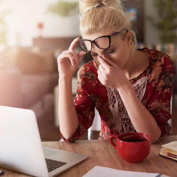 Vrouw kan hitsige collega niet meer aan: "Legt zijn worst op mijn bureau en vraagt of ik ze tussen een broodje wil!"
