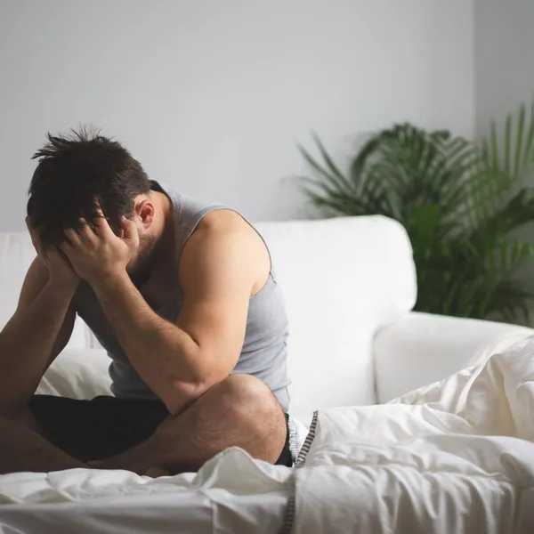 "Mijn vriendin amuseert zich liever met haar pikante speeltjes dan met mij. Ze zegt dat ze daarvoor één goede reden heeft..."