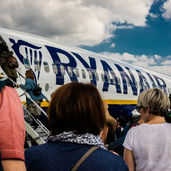 "Prijzen van tickets de hoogte in door brandstofcrisis" — Ryanair waarschuwt miljoenen reizigers