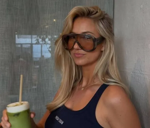Celine Van Ouytsel poseert in bikini en haar volgers zijn het eens: "Knapste Miss België ooit!"