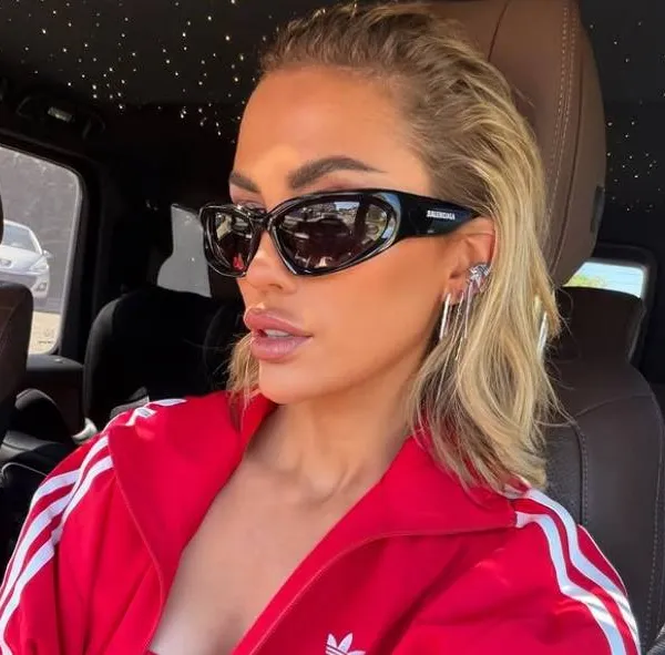 Anouk Matton kondigt haar Ibiza-optredens aan... en de (superhete) begeleidende foto doet je toch wel wat zweten