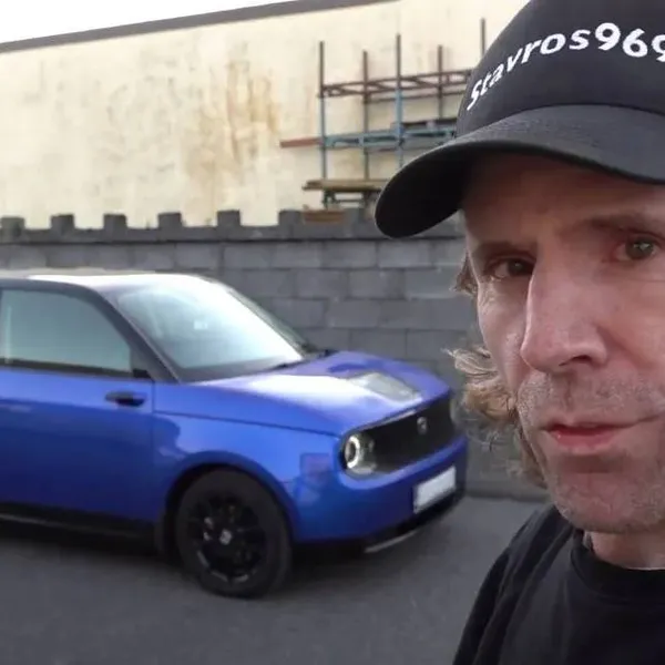 Autofreak die verschillende EV's probeerde, legt uit waarom hij nu alleen nog brandstofwagens wil: "Heel frustrerend!"