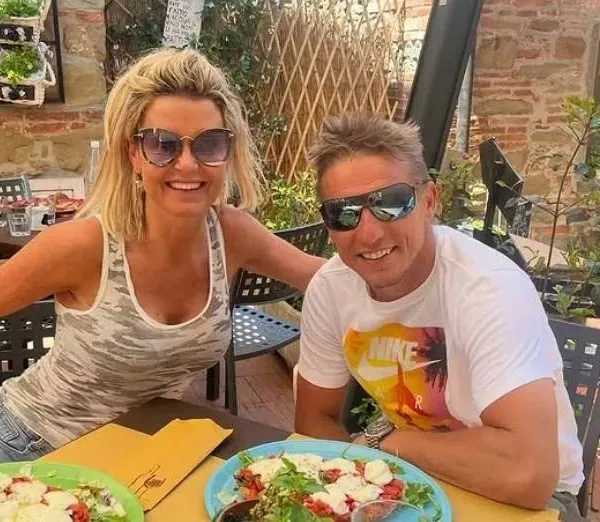 Virginie, de vrouw van Wesley Sonck, toont haar 'niet perfecte lichaam' in bikini... Voor ons is dat perfect genoeg!