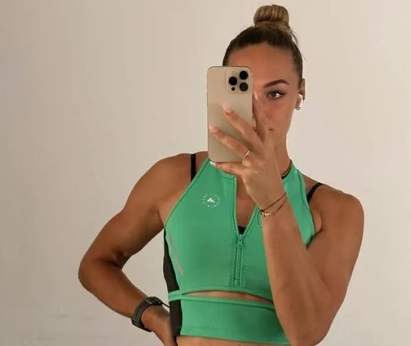 'Mooiste sportvrouw van Nederland' bewijst in 'bijzonder' sportpakje (of is het een bikini?) waarom ze die titel kreeg