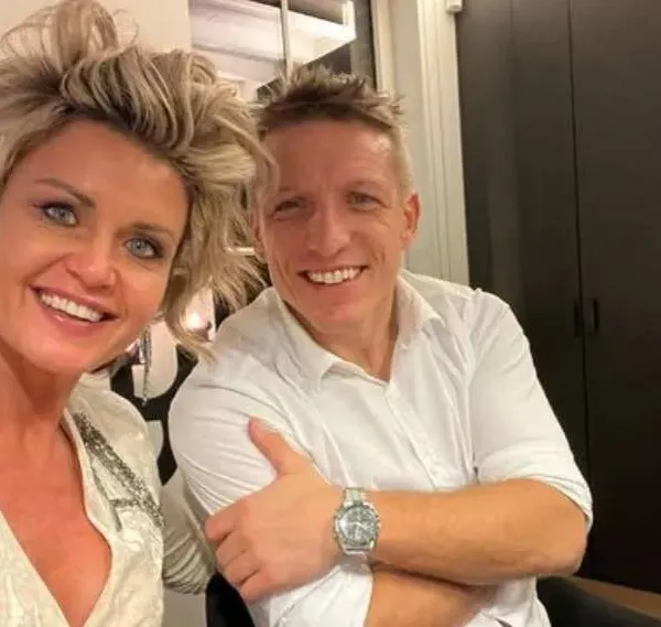 Wesley Sonck wordt een 'gelukzak' genoemd nadat zijn vrouw Virginie nog eens staat te pronken in bikini