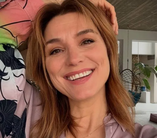 Evi Hanssen trekt haar bikini aan en duikt alvast het weekend in: "Prachtige foto... prachtige dame!"