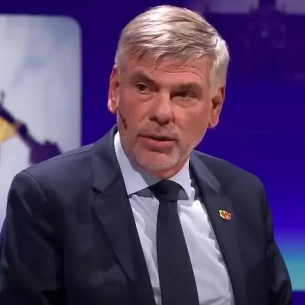 Vlaams Belang-kopstuk Filip Dewinter loopt gewapend op straat: waarom mag hij dat wel en jij niet?
