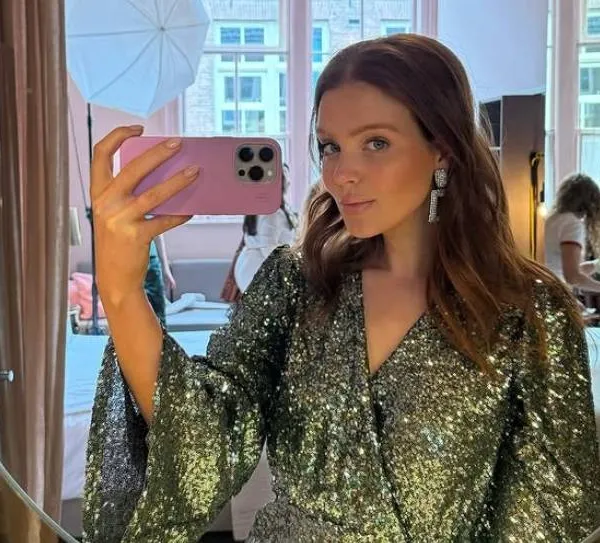 Anna, de 'knapste ginger van de Lage Landen', wil niet gebeld worden... maar deelt wel heerlijke bikiniselfie