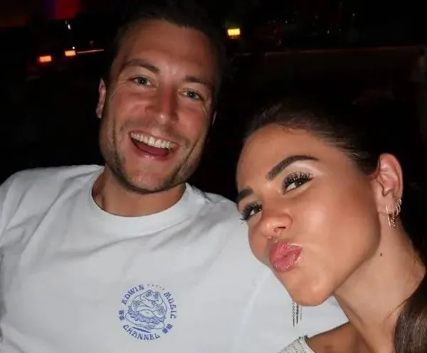 Of zijn Sarah het graag zal horen... Met deze bekende schoonheid wil Viktor Verhulst wel eens een nachtje rampetampen