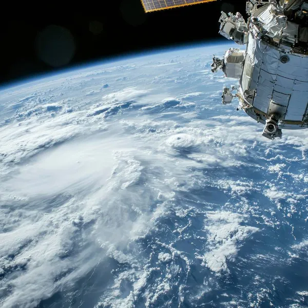 Beter dan Hollywood: ruimtetelescoop dreigt op aarde neer te storen, NASA bedenkt waanzinnig plan om dat te voorkomen