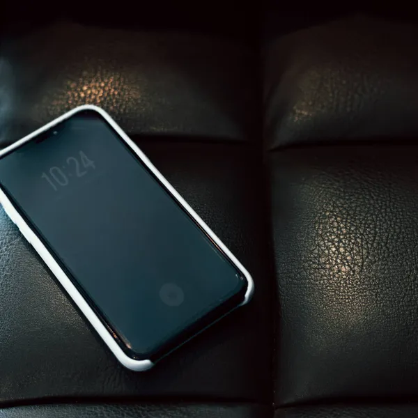 Apple waarschuwt mensen die hun iPhone 's nachts opladen: "Slechts drie keer ademhalen en je bent al bewusteloos"