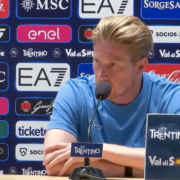 Napoli-bommetje vlak voor WK: Kevin De Bruyne met de grond gelijk gemaakt door assistent van Antonio Conte