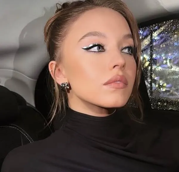 Waarom Sydney Sweeney mega-populair is? Deze selfie, met haar kroonjuwelen in de hoofdrol, verklaart veel...