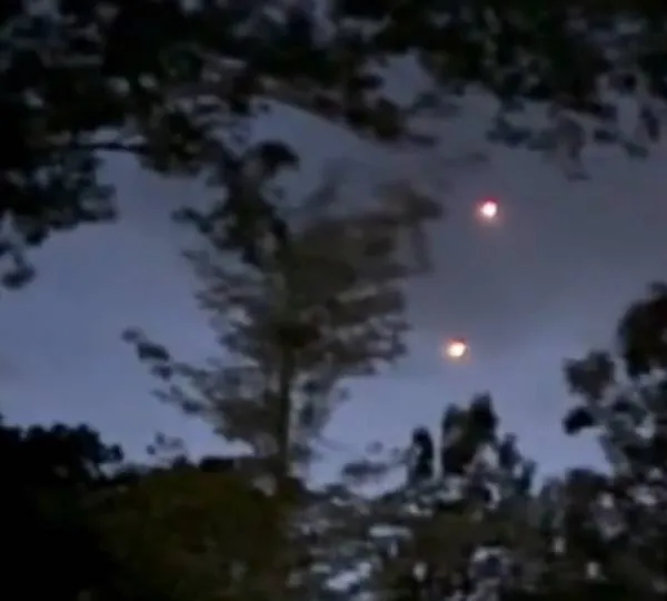 “CIA in hoogste staat van paraatheid” — Pentagon deelt ‘schokkende’ nieuwe UFO-beelden, waarbij ‘kleine bollen uit een groot licht komen’