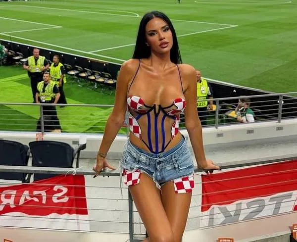 Kroatië is is gestart op het WK en dus daar is superfan Ivana weer! Enkele van haar heetste kiekjes...