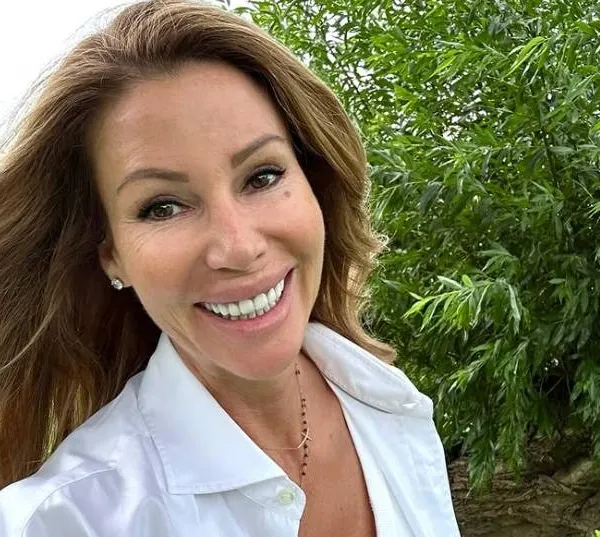 Hallo kroket! Phaedra Hoste (54) heeft het nog steeds: voormalig model maakt indruk in bikini!