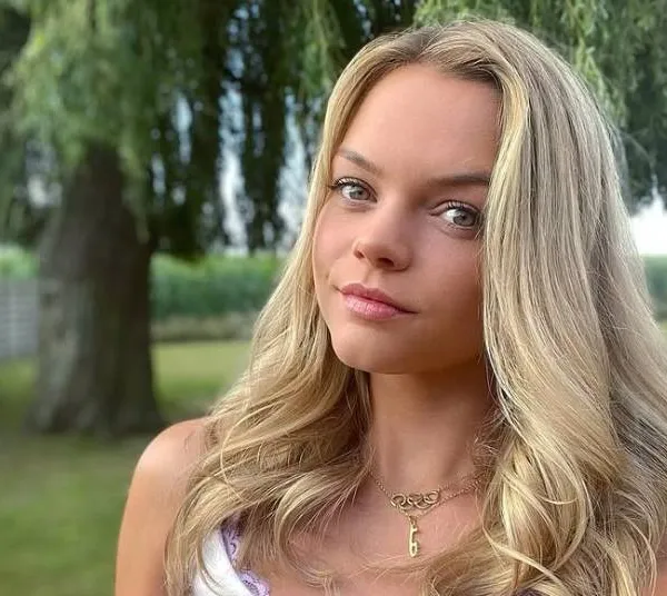 Loena Hendrickx (26) hangt haar schaatsen aan de haak... Niet getreurd, want hier zijn haar heetste bikinifoto's!