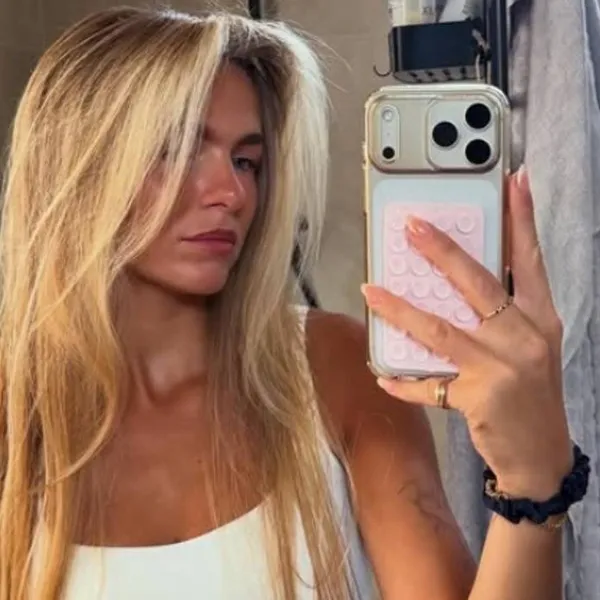 Hollandse bom Lies Zhara toont in bikini én strak fitnesspakje waarom alle Nederlandse venten aan haar voeten liggen