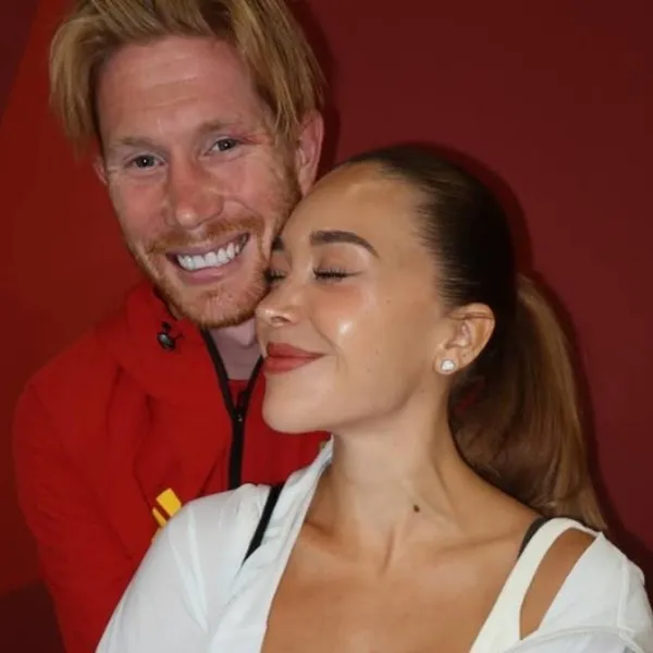 Michèle, de vrouw van 'KDB', zorgt voor een nieuwe hittegolf door in bikini te poseren (foto's)