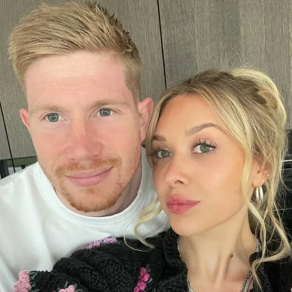 WAG-koorts - Opwarmen voor het WK 2026 met de lekkerste foto's van Michèle, de vrouw van Kevin De Bruyne