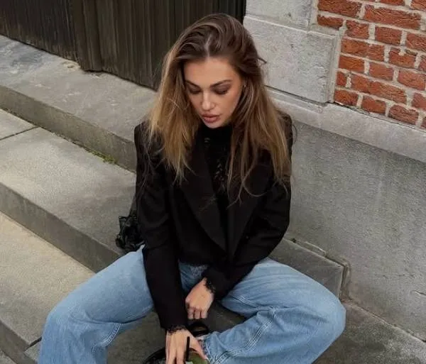 Veel Vlaamse venten plakken weer tegen hun scherm na bloedhete fotoshoot van Valentine, het lief van Ruben Van Gucht