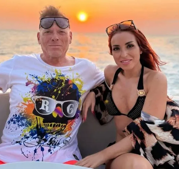 Loredana De Amicis (40) laat alles lekker schudden in bikini — en uiteraard krijgt ook Patje een rol toebedeeld