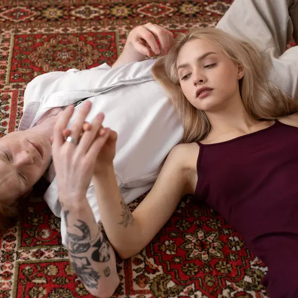 Vrouwen leggen voor eens en altijd uit waar ze aangeraakt willen worden: "Liefst met zijn tong..."