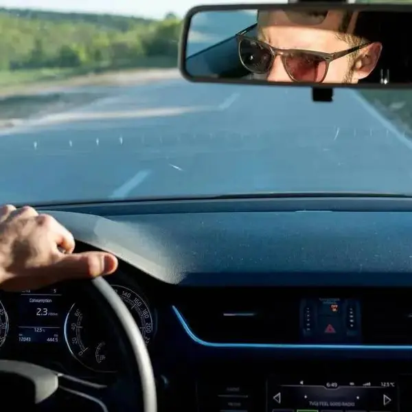 Met de wagen op vakantie? Deze fout met je rijbewijs kan alles verpesten