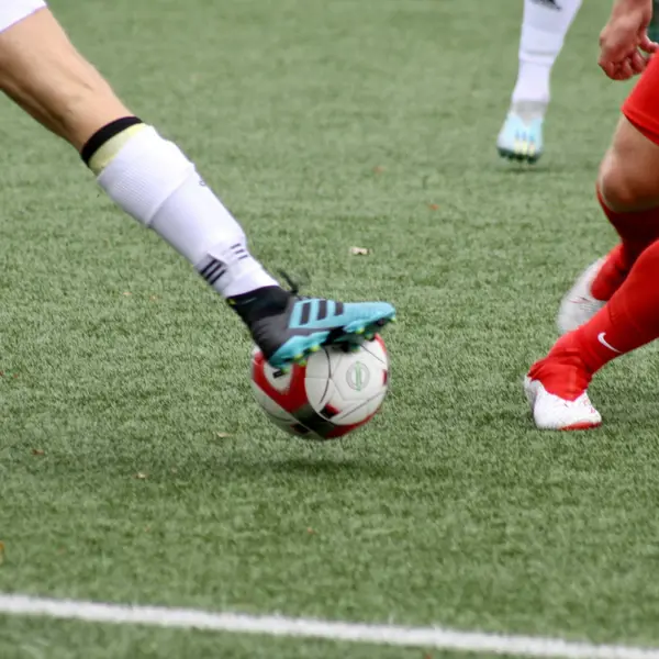 Controversiële nieuwe 'mistaken identity'-regel uitgelegd, nadat speler op het WK hierdoor rood kreeg