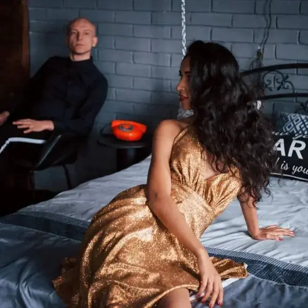 Ruige nachten in de slaapkamer voor dummies: dit moet je weten wanneer je het iets 'harder' wil