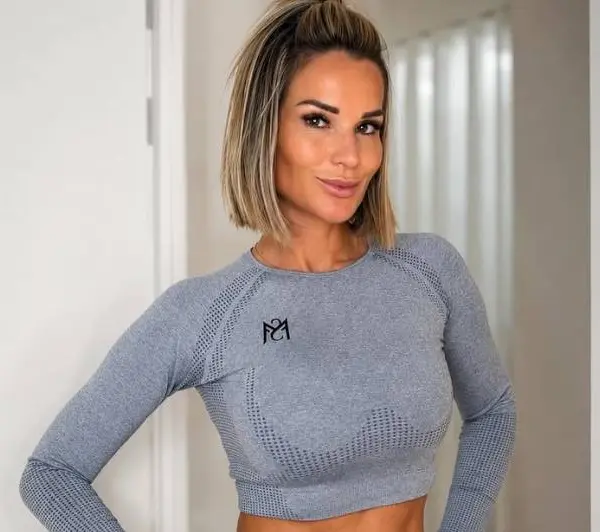 Vlaamse 'Mrs Worldwide' Deborah was ook op TML... en vooral haar weinig verhullende outfit trok de aandacht