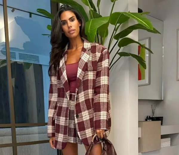 Hallo Wout Bru! 'Real Housewife' Natassia poseert in bikini en we mogen van héél dichtbij meekijken!