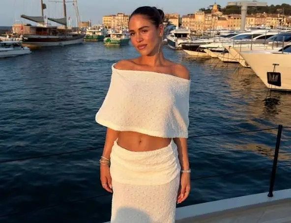 De Verhulstjes zitten in Saint-Tropez en je weet wat dat betekent... Sarah Puttemans schittert in bikini!