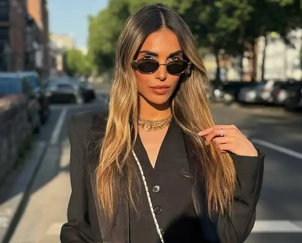 Vlaamse diamant Laura showt haar nieuw tennispakje... en da's iets 'luchtiger' dan dat van de dames op Wimbledon