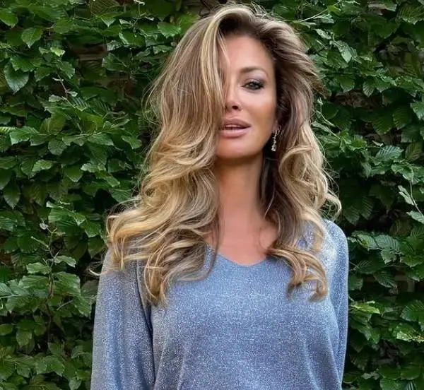 Véronique De Kock krijgt haar volgers sprakeloos met heerlijke badpakbeelden: "Wat een lichaam!"
