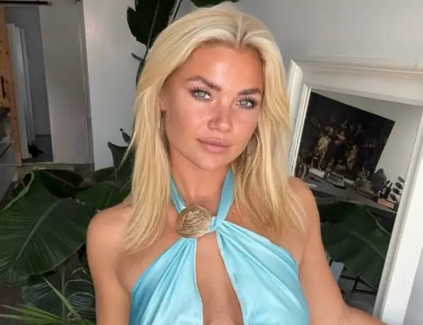 Hollandse klepper Nikki deelt heerlijke bikinifoto's en iedereen verdrinkt in haar boezem, euhm... ogen