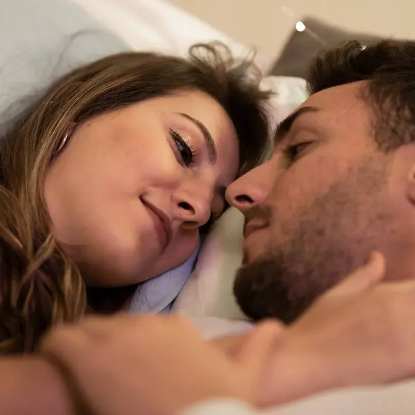 Wat willen Vlaamse vrouwen nu eigenlijk in bed? Ze vertellen het zelf: "Gaan met die tong!"
