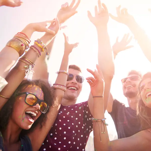 Het Belgische festivalseizoen 2026. Hoe sponsors en pop-up brands hun zichtbaarheid bouwen op Rock Werchter, Pukkelpop en Tomorrowland met vinyl spandoeken